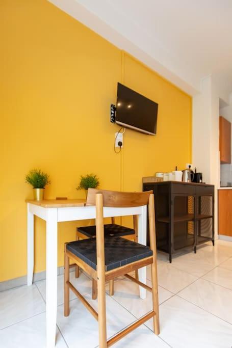 Apartment Charming With Reading Nook & View Nicosia