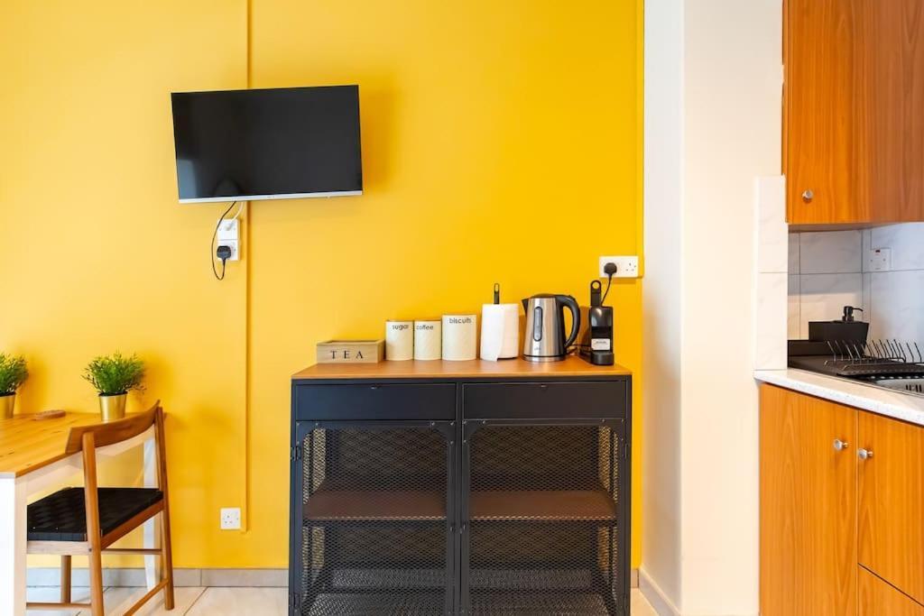 Charming With Reading Nook & View Apartment Nicosia